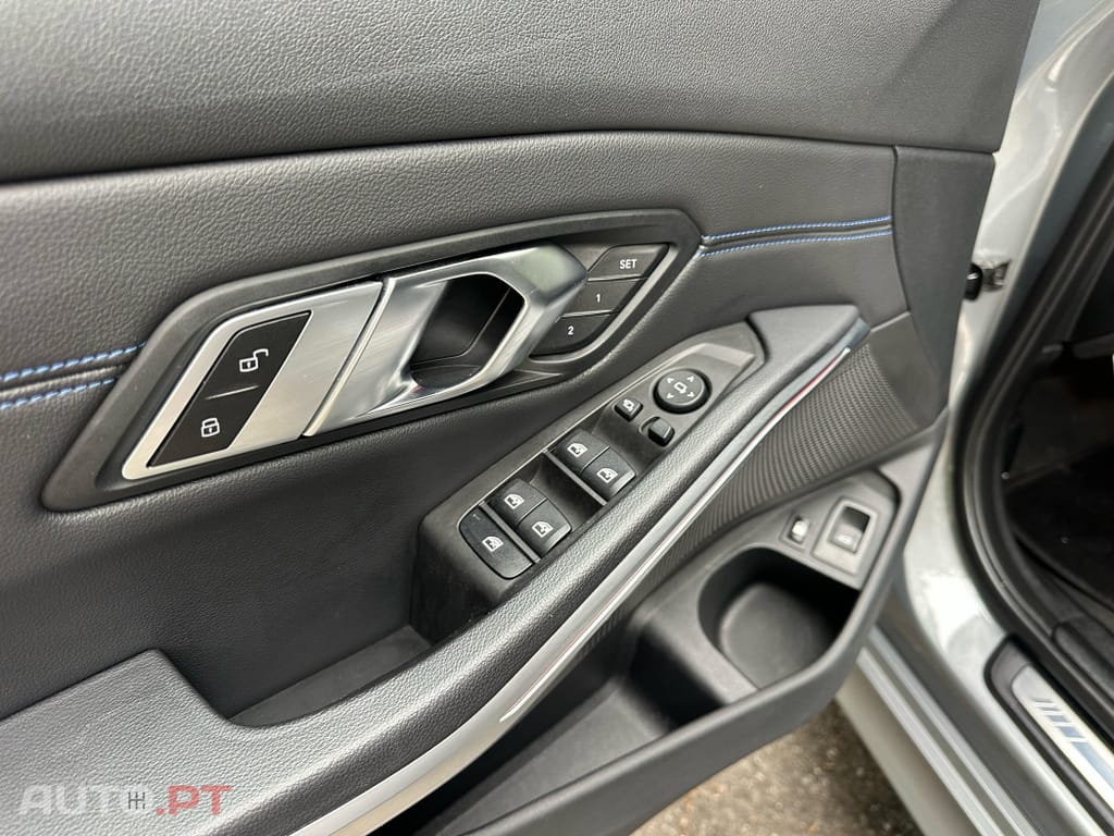 BMW 330 e Touring Pack Desportivo M Auto