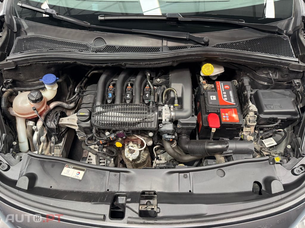 Peugeot 2008 1.2 e-VTi Style