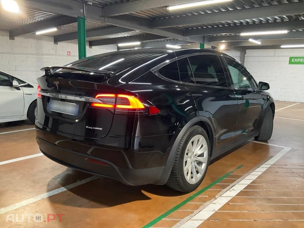 Tesla Model X 100 kWh Long Range Plus AWD