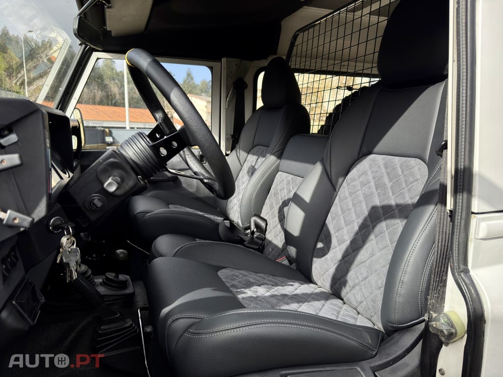 Land Rover Defender 90 2.5 TD5 Metal Top