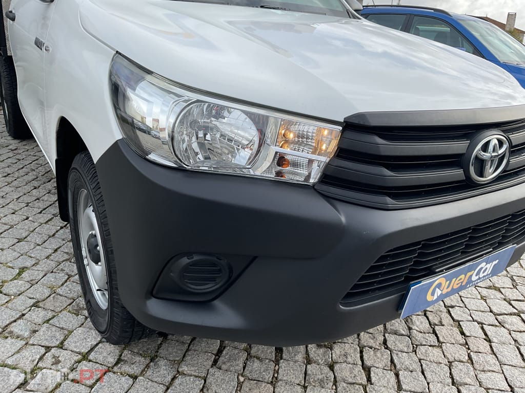 Toyota Hilux 2.4 D-4D 2WD CE