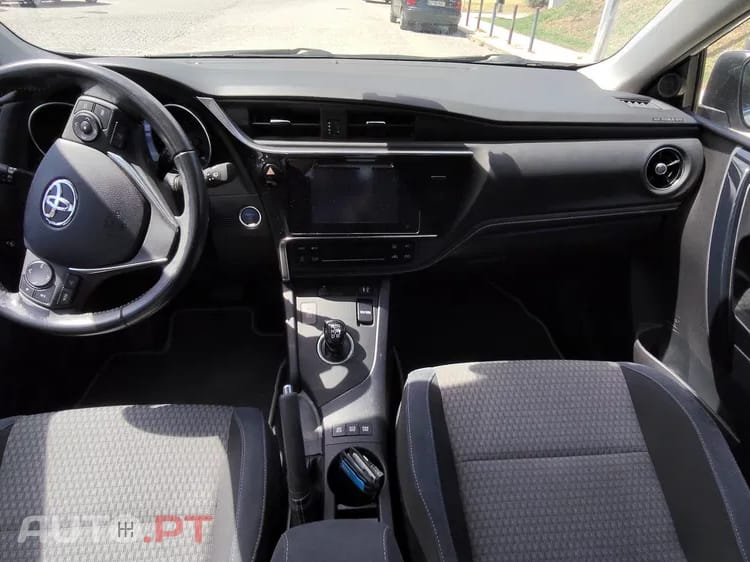 Toyota Auris 1.8 HSD Confort Pack Style CVT