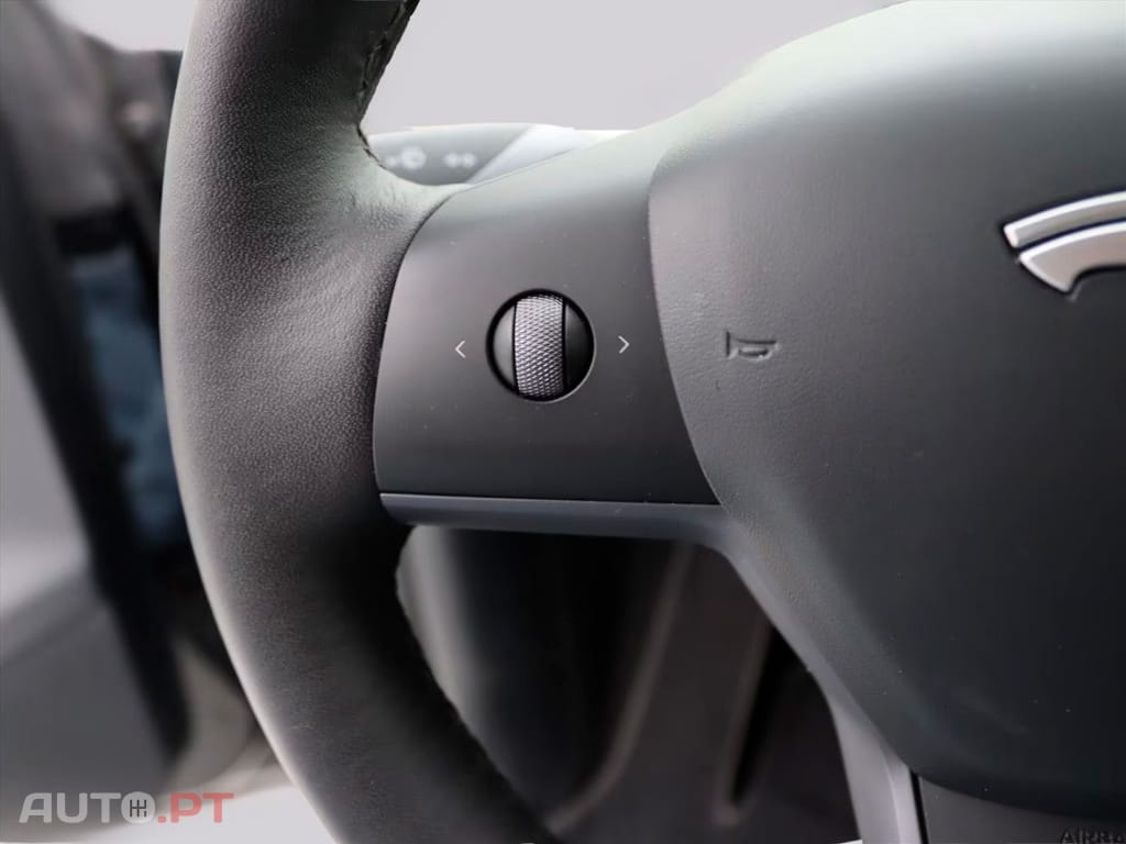 Tesla Model Y Long-Range AWD I.V.A DEDUTIVEL