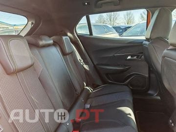 Peugeot 2008 1.2 PureTech Signature EAT6