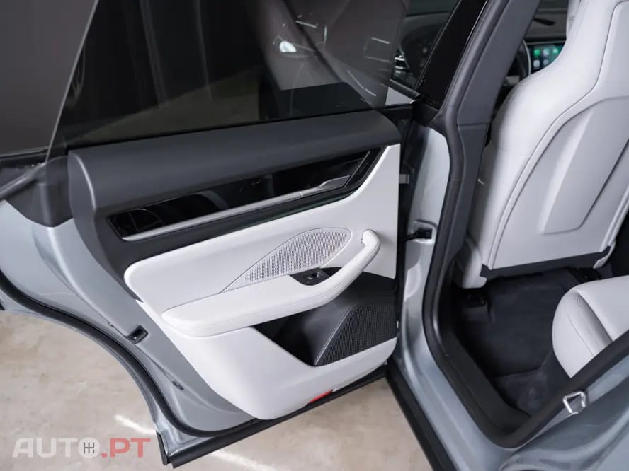 Porsche Macan Electric