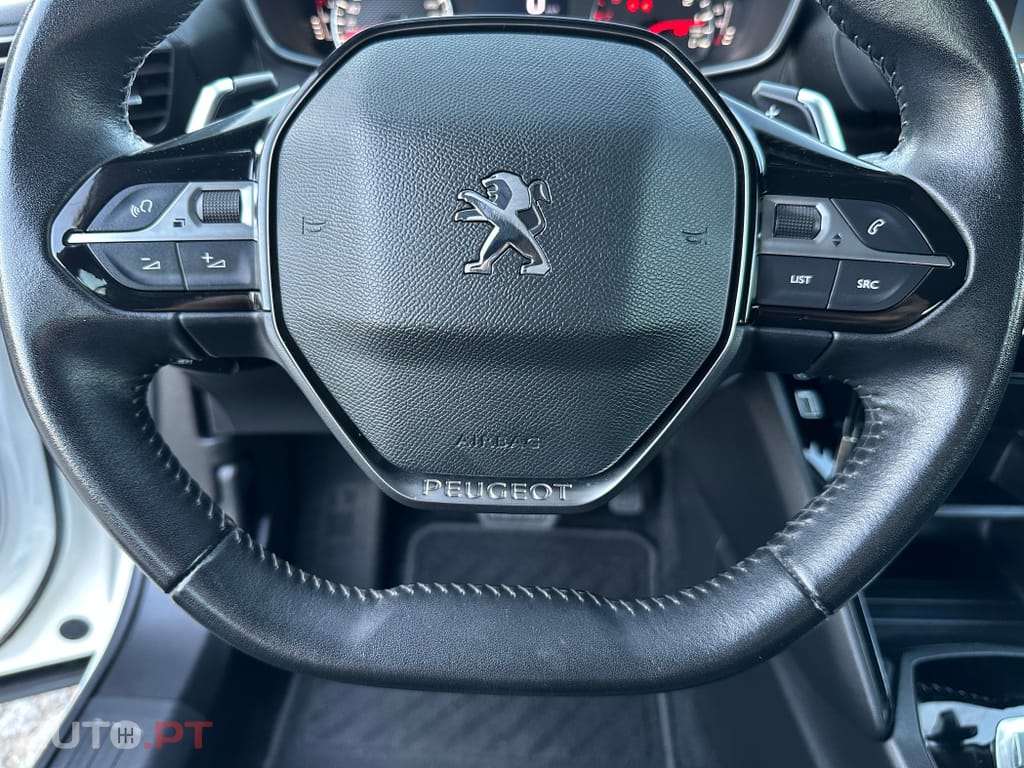 Peugeot 2008 1.2 PureTech Active EAT8