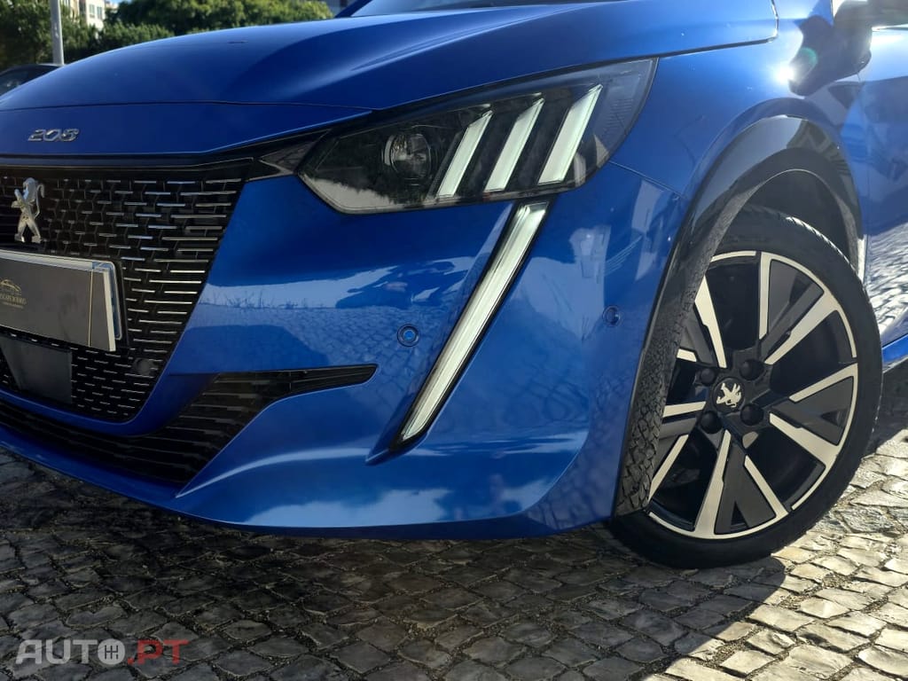 Peugeot 208 1.2 Puretech GT EAT8