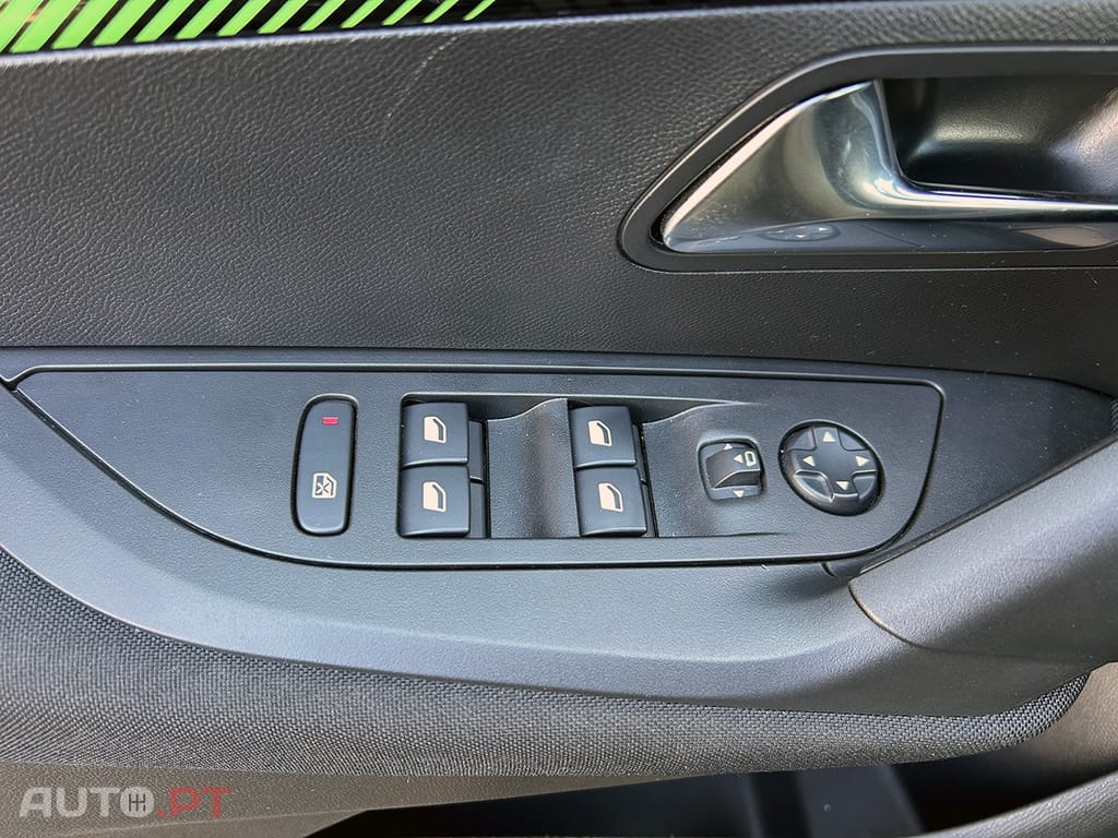 Peugeot E-2008 54 kWh Active