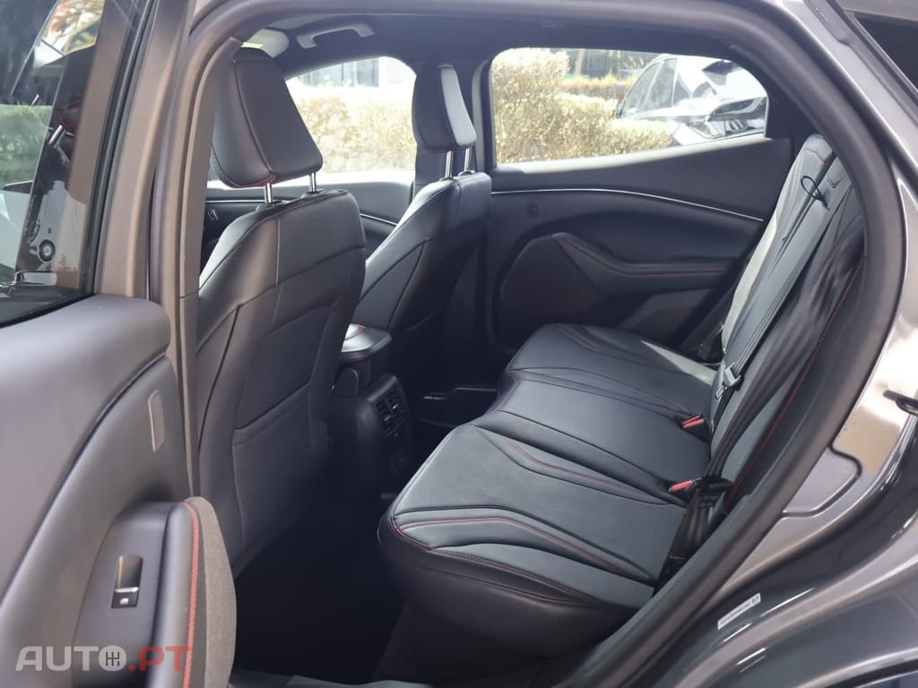 Ford Mustang Mach-E AWD PREMIUM