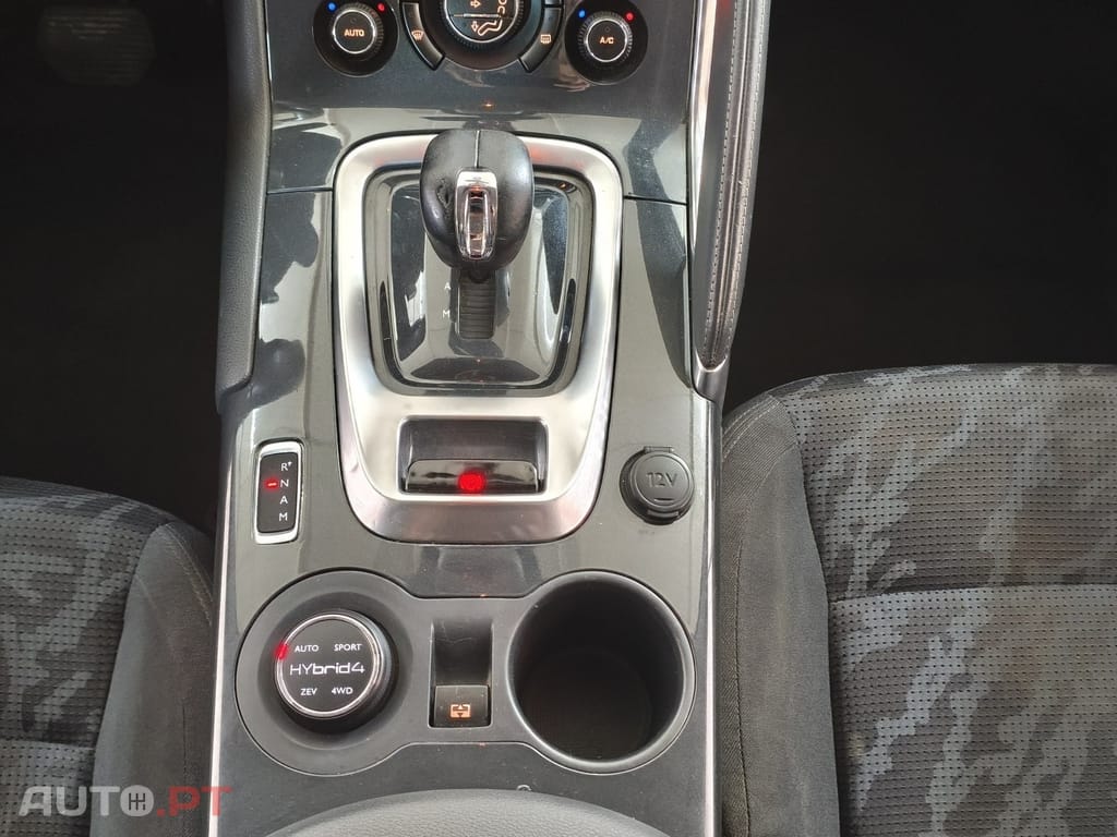 Peugeot 3008 2.0 HDi Hybrid4