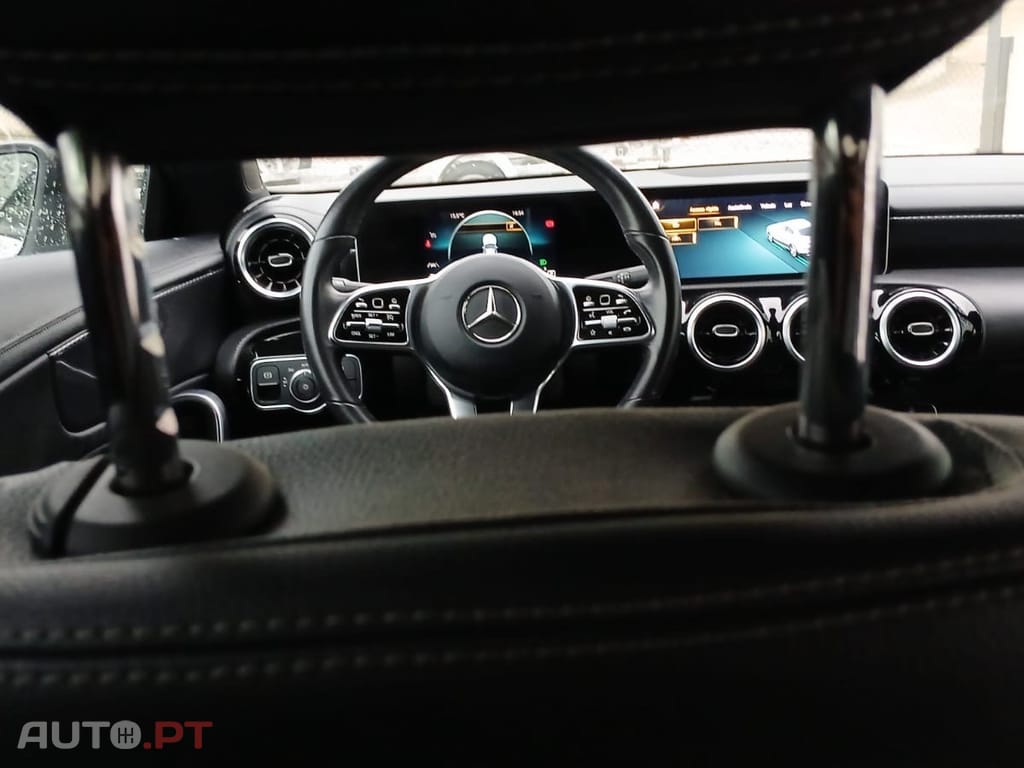 Mercedes-Benz CLA 180 Outro