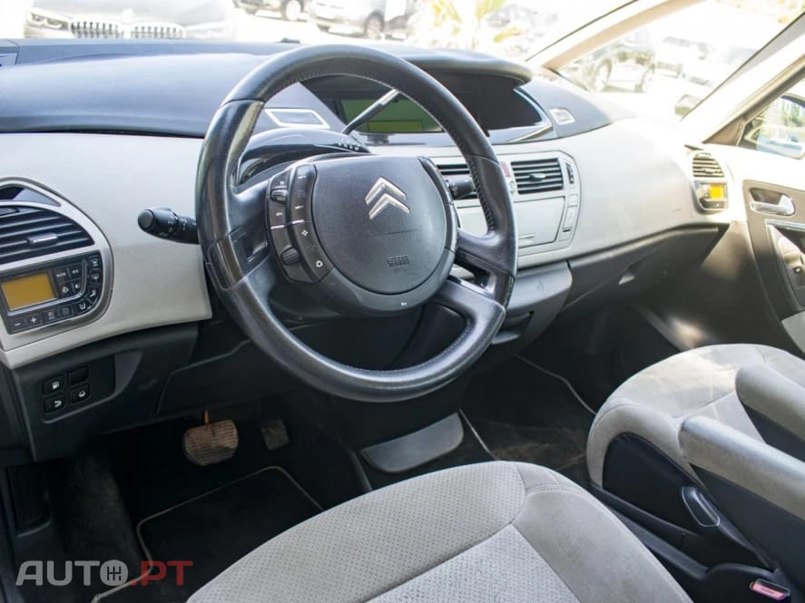 Citroen C4 Picasso Outro