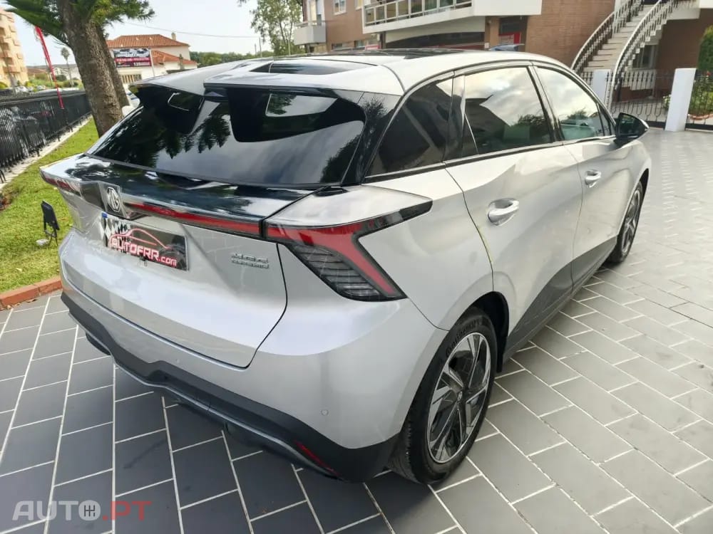 MG MG4 64 kWh Luxury