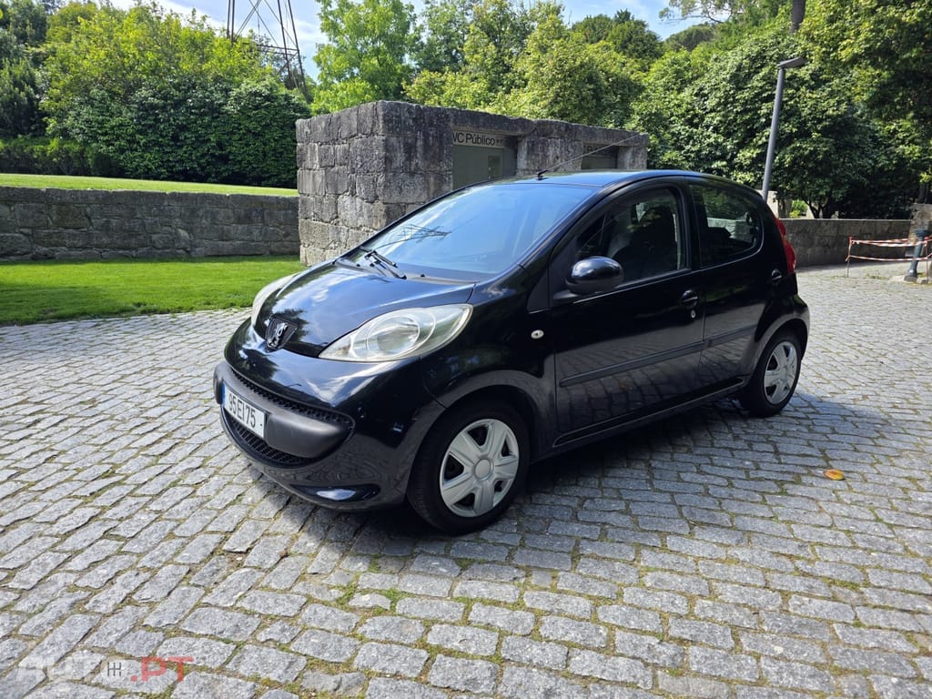Peugeot 107 1.0 Active — fotografia 2