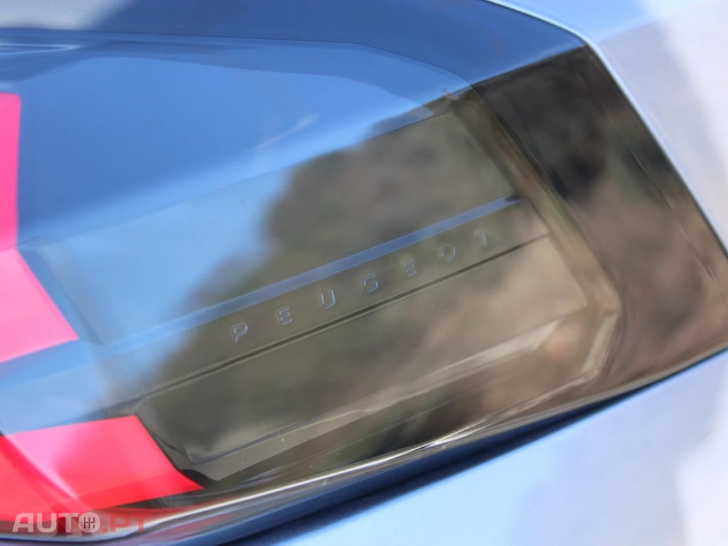 Peugeot E-2008 Allure Pack