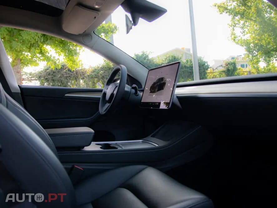 Tesla Model Y RWD — fotografia 44