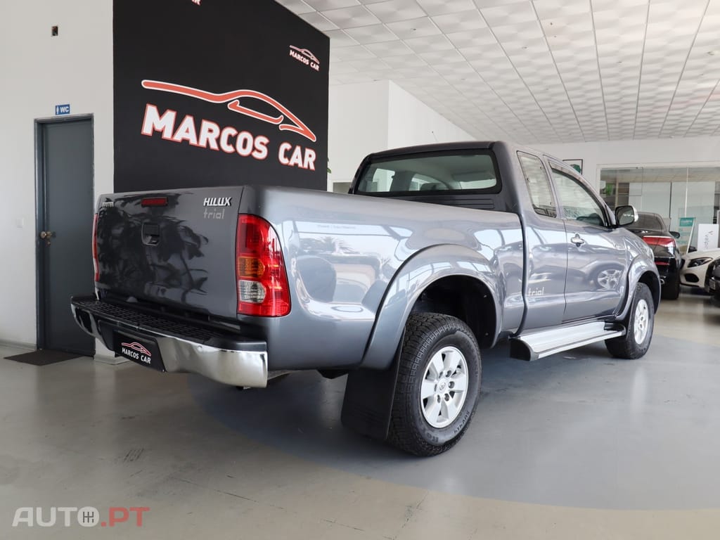 Toyota Hilux 2.5 D-4D 4WD CE AC