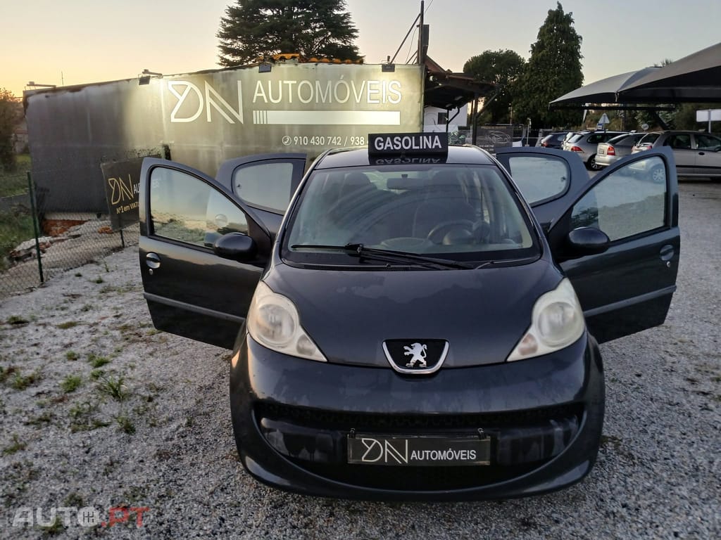 Peugeot 107 1.0 versão Motor Toyota
