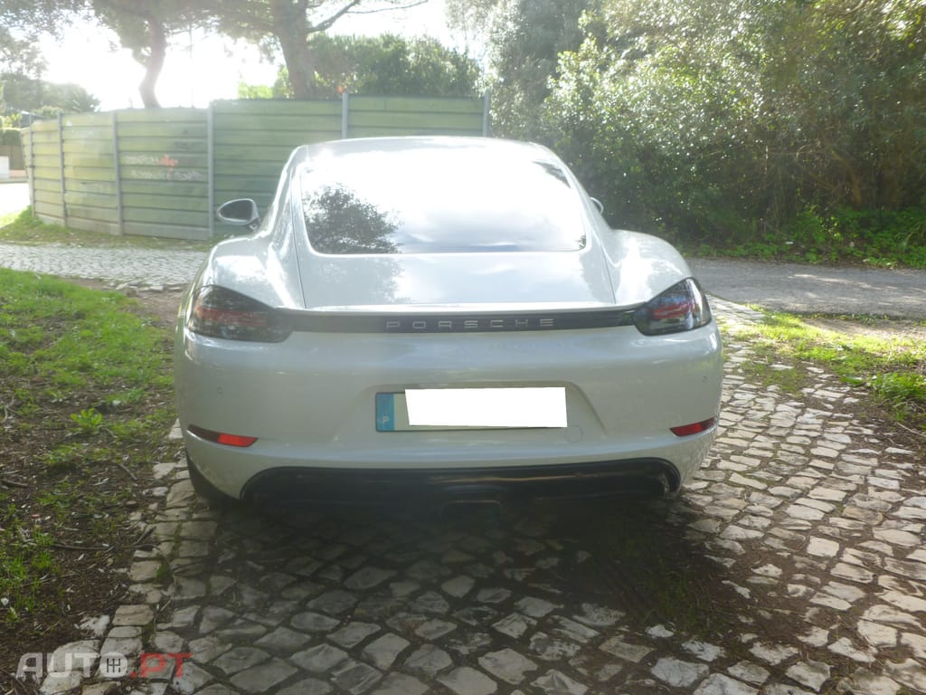 Porsche Cayman 718 2.0