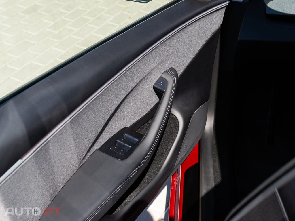 Tesla Model 3 Tração Traseira