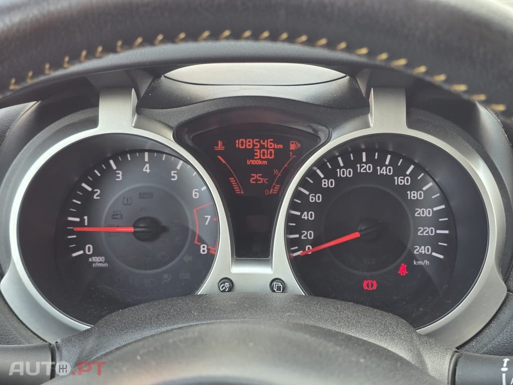 Nissan Juke 1.6 DIG-T Tekna Premium Ext.1 Yellow S. — fotografia 25