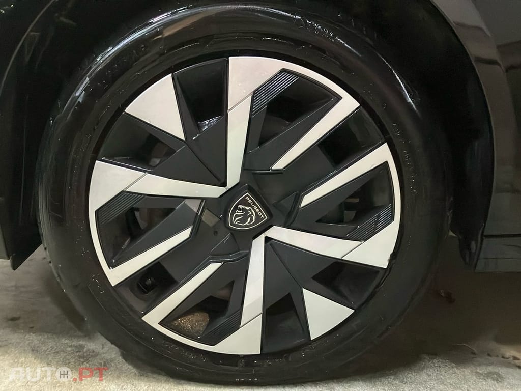 Peugeot 208 1.2 Hybrid Allure e-DCS6