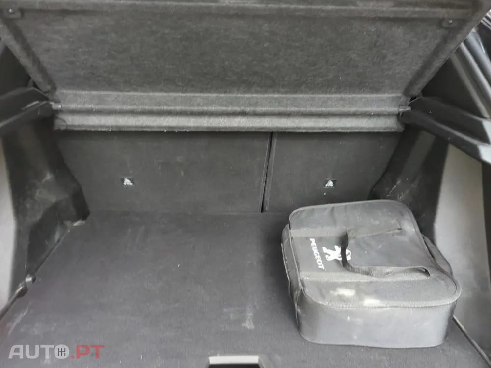 Peugeot E-2008 50 kWh GT