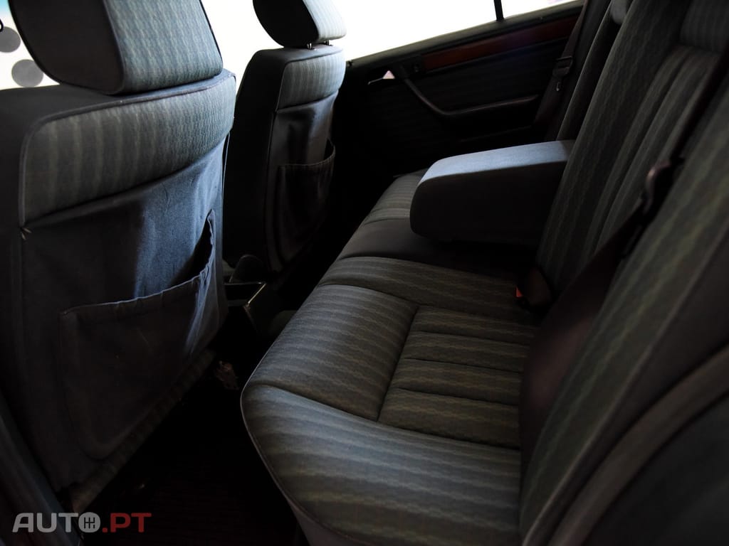 Mercedes-Benz E 300 D Turbo