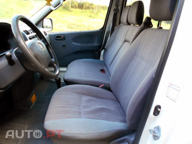 Toyota HiAce 2.5D-4D 9Lugares