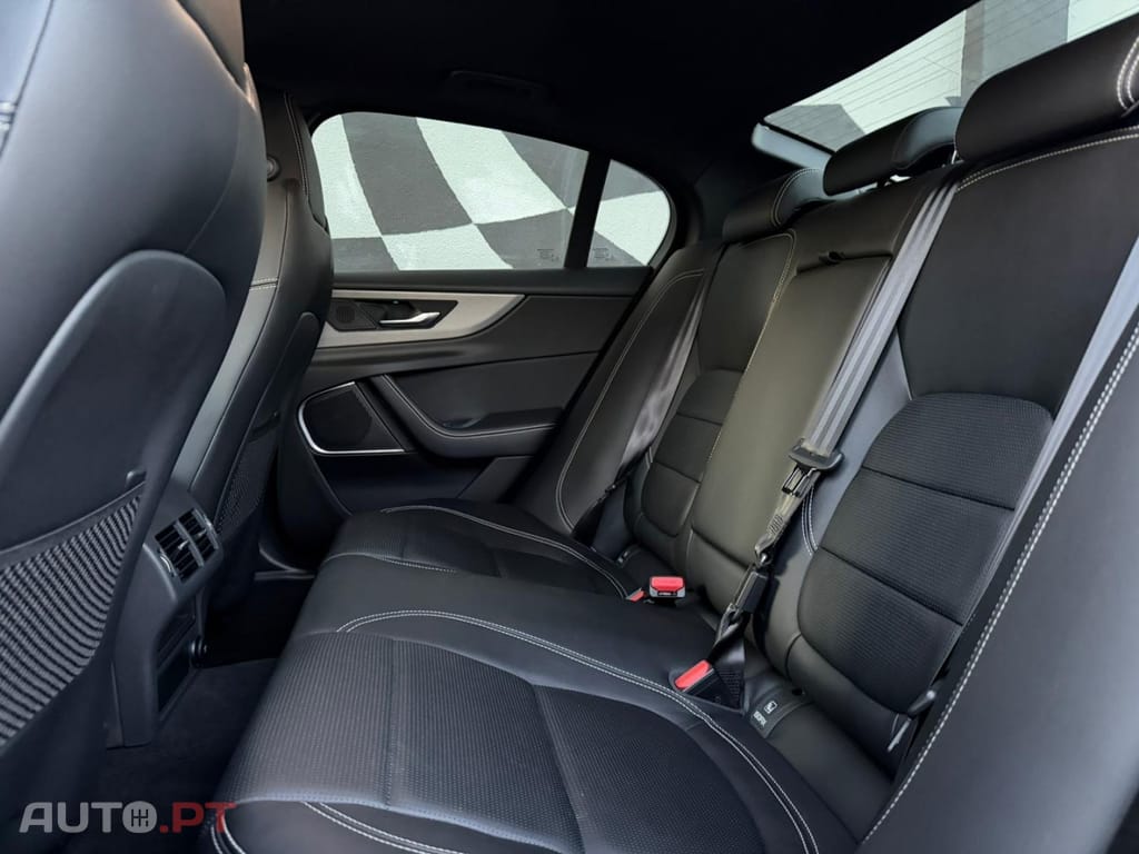 Jaguar XE 2.0 D R-Dynamic S
