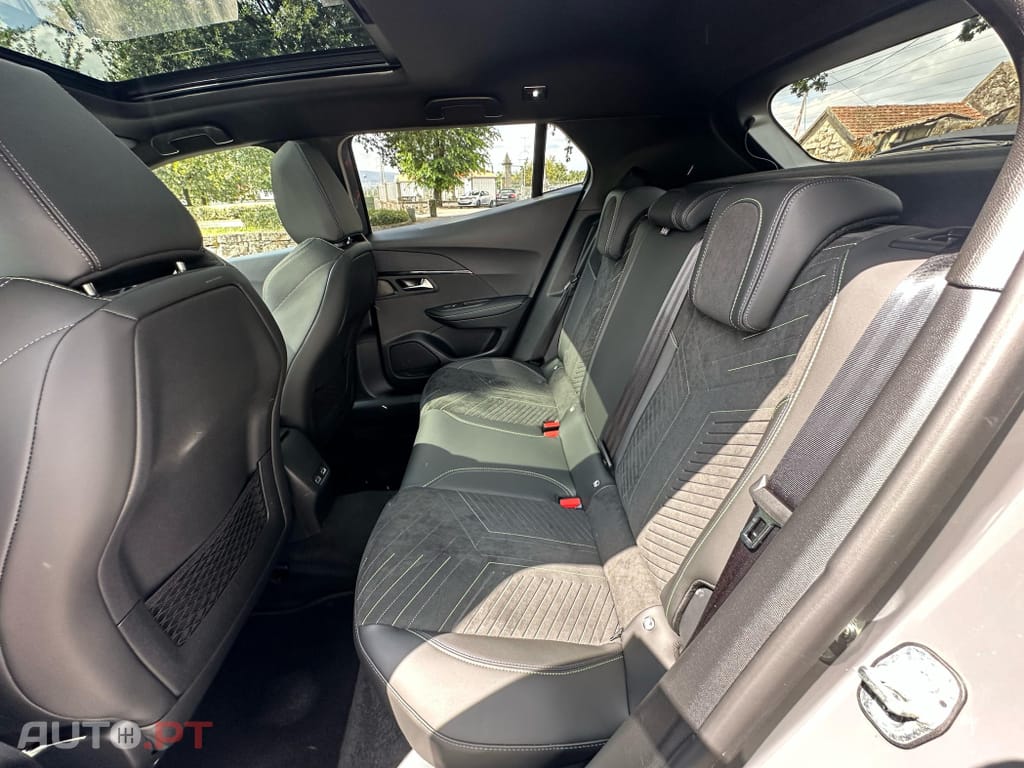 Peugeot E-2008 50 kWh GT Pack