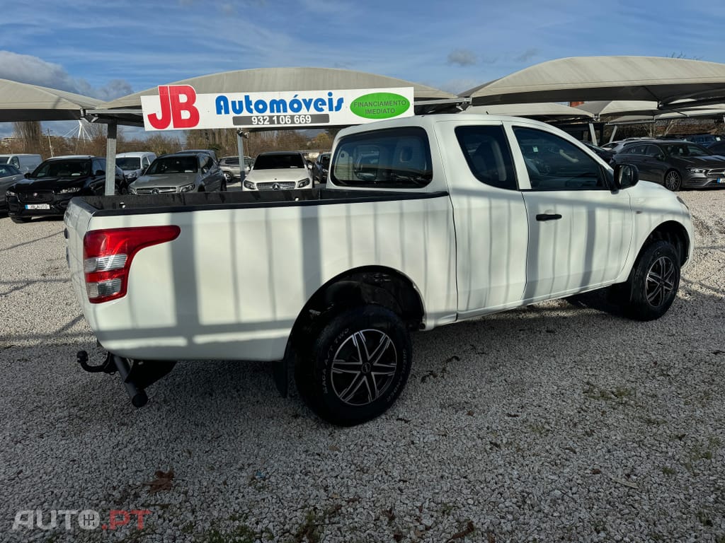 Mitsubishi L200 2.4 DI-D Club Invite 4WD