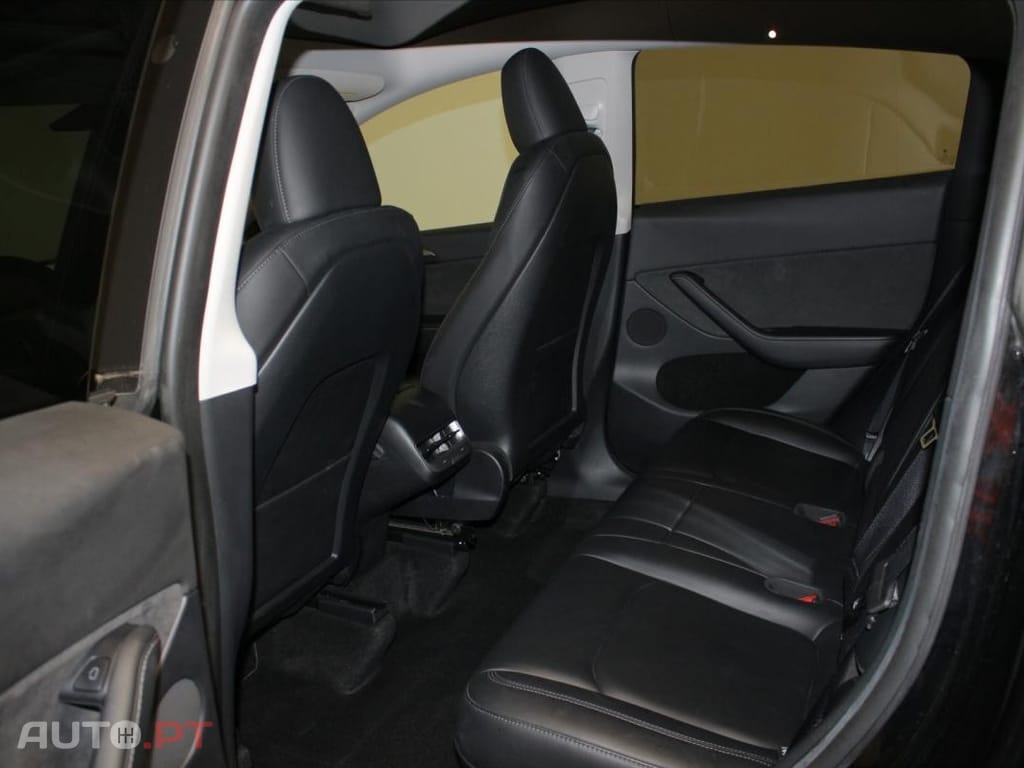 Tesla Model Y Standard RWD