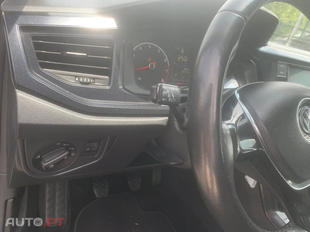 Volkswagen Polo 1.0 Confortline