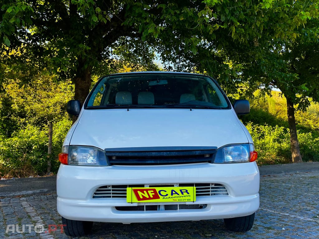 Toyota HiAce 9 Lugares