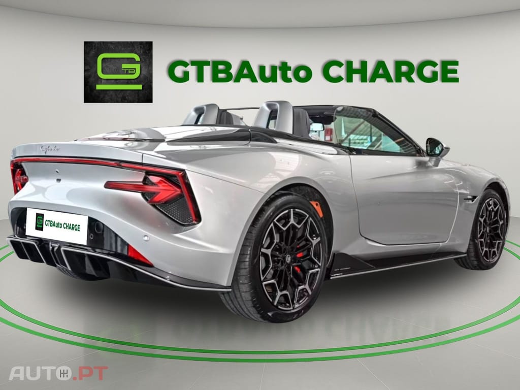 MG Cyberster E-Roadster 