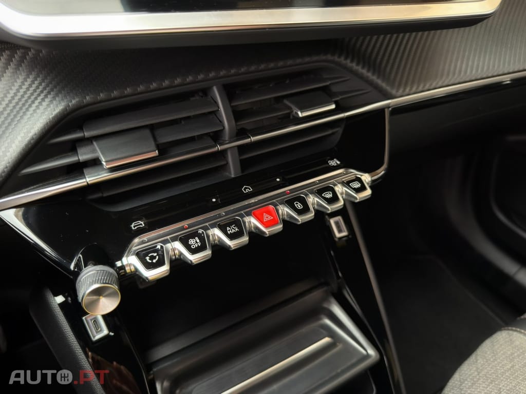 Peugeot 2008 PureTech 130 EAT8 GT