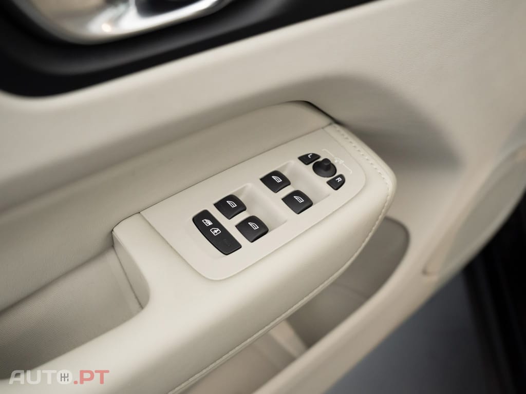 Volvo XC60 2.0 T6 PHEV Plus Bright AWD