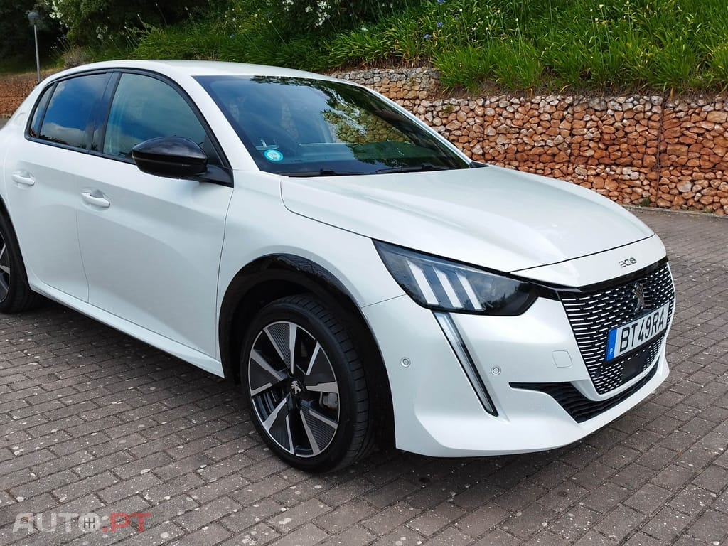Peugeot E-208 50 kWh GT