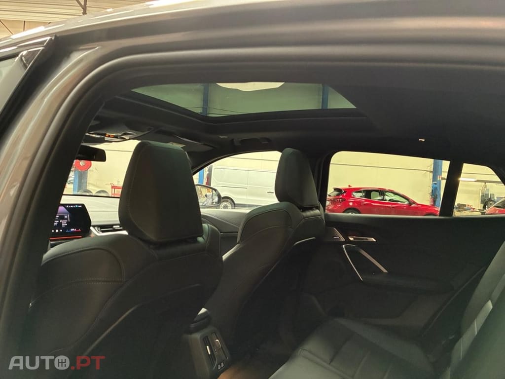 BMW iX2 eDrive20 Pack Desportivo M