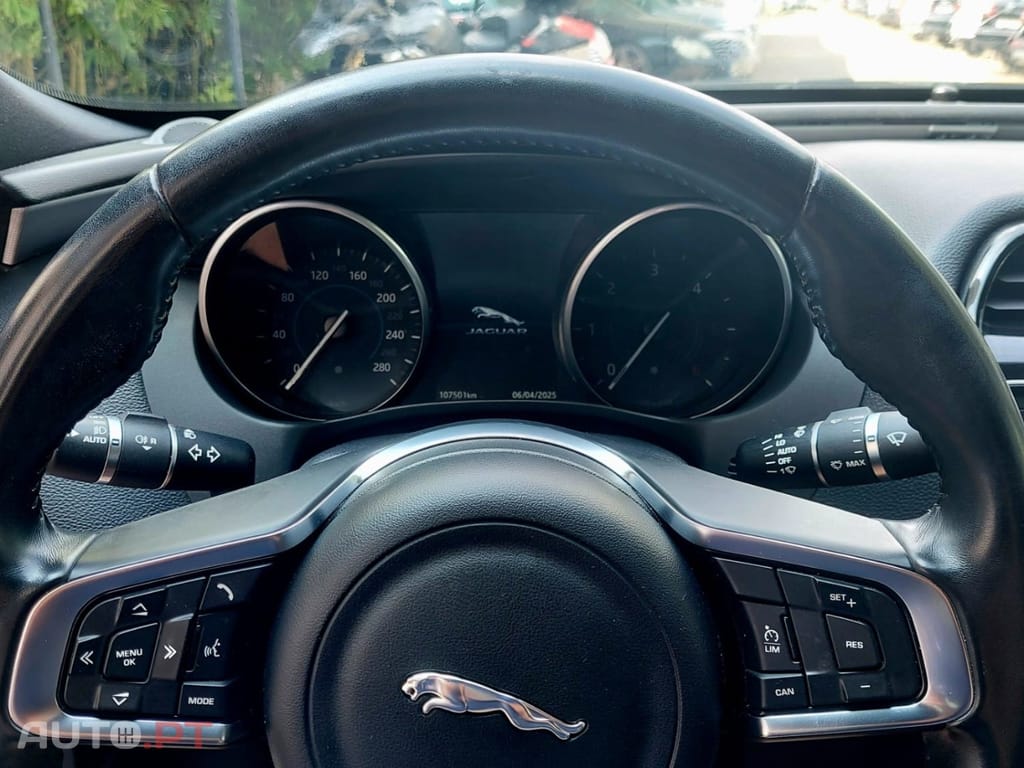 Jaguar XE 2.0 D R-Sport