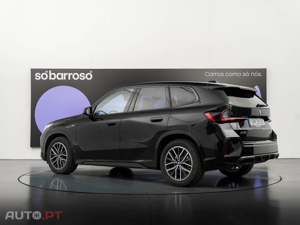 BMW iX1 eDrive20 Pack Desportivo M