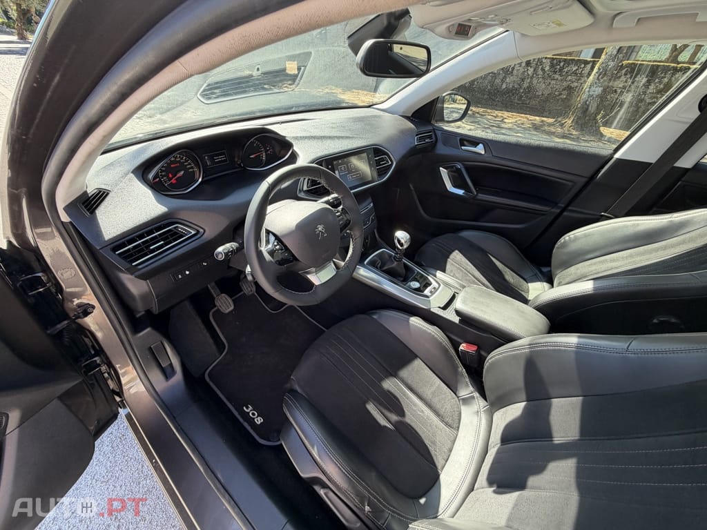 Peugeot 308 1.6 BlueHDi Allure J17