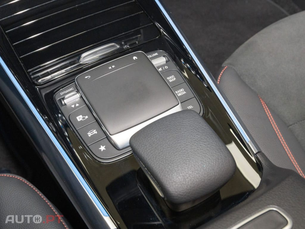 Mercedes-Benz EQA I.V.A DEDUTIVEL 350 4M AMG LED 