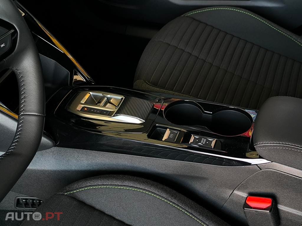 Peugeot E-2008 54 kWh Active