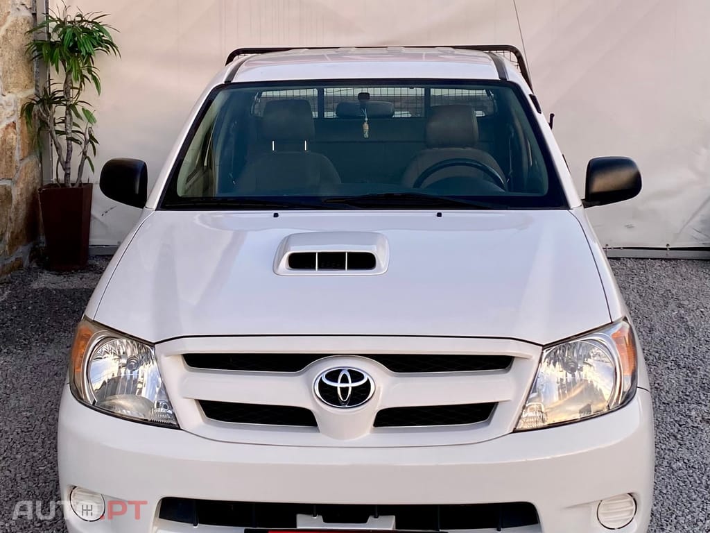 Toyota Hilux 2.5 D-4D 2WD CE PM+AC