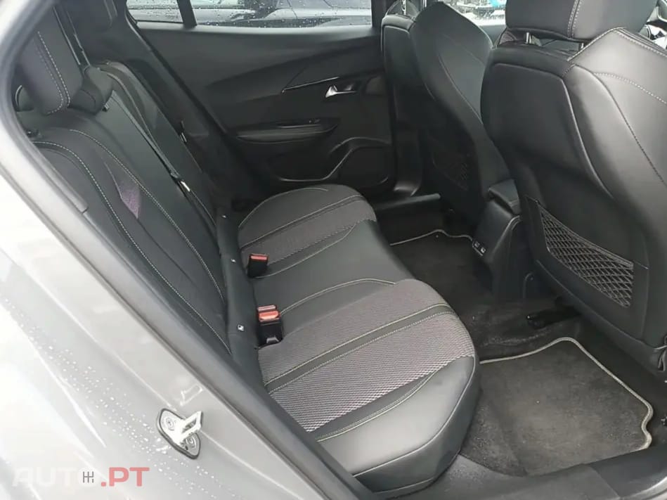 Peugeot E-2008 50 kWh GT