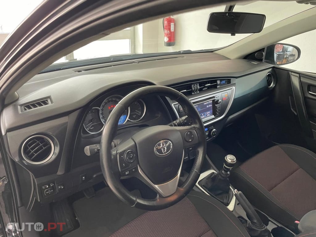 Toyota Auris 1.4 D-4D Exclusive+P.Sport