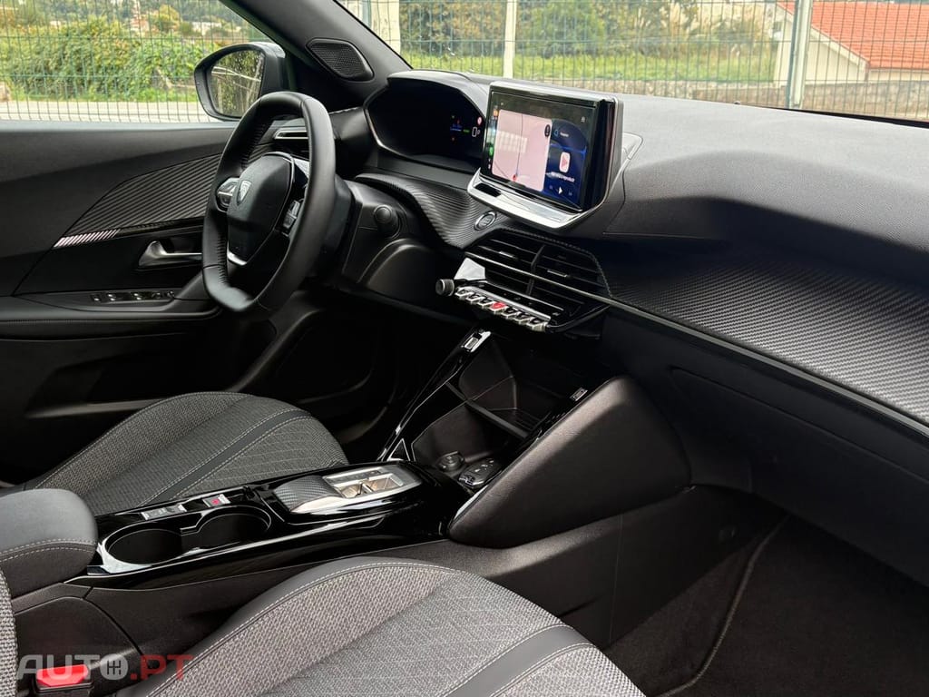 Peugeot E-2008 Allure 54kWH