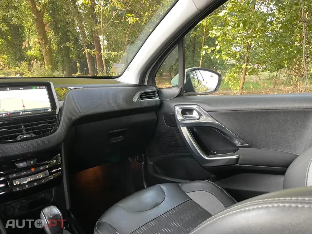 Peugeot 2008 1.2 PureTech Allure